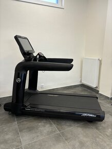 Life Fitness Discover SE3HD - nový stroj - 50% sleva - 7