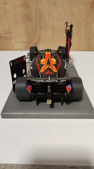 Max Verstappen 1:18 + Figurka + podpis karta - 7