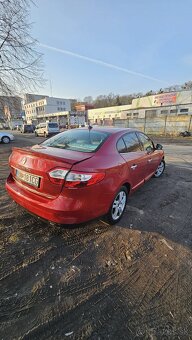 Lacno predám - Renault Fluence - uvedené poškodenia - 7