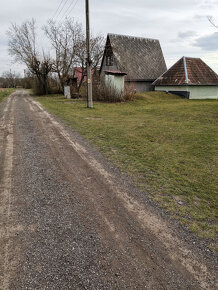 Pozemok na stavbu chaty v Podlužanoch, pivnica,veľký trávnik - 7