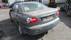 Lacno rozpredám Volvo S40 na náhradné diely - 7