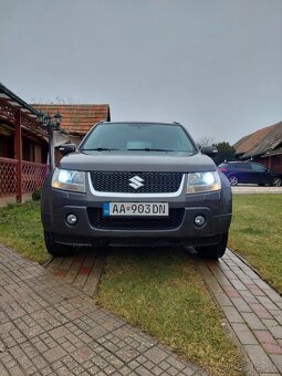 Suzuki Grand Vitara 2.4 - 7