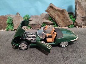 prodám model 1:18 jaguar e type cabrio 1971 - 7