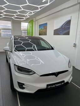 Tesla model X - 7