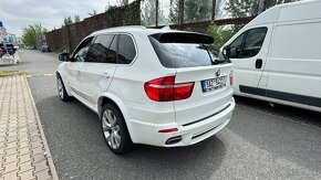 BMW X5 4.8i - 7