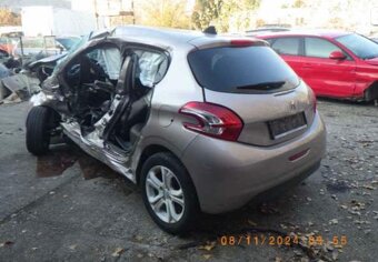 Rozpredám Peugeot 208 1.2benzin 60 kW - 7