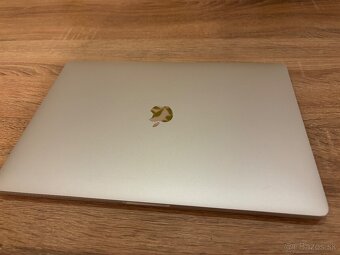 MacBook Pro 15,4" 2018 - 7