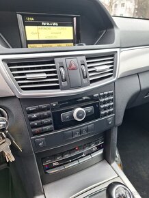 Mercedes E 220 cdi manuál pekné spoľahlivé auto - 7