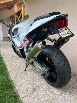 HONDA VTR 1000 SP2 - 7