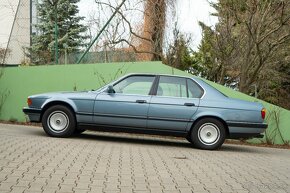 BMW 750i E32 - 7