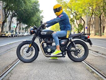 Triumph Bonneville T100 Custom - 7