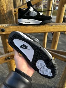 Nike SB Air Jordan Retro 4 - 7