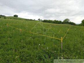 Pozemok v prírodnom prostredí s výhľadom nad obcou Zubák n - 7