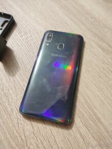 Samsung Galaxy A40 / 4/64GB prasklina mierna na displeji - 7