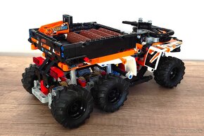 LEGO Technic Terénne vozidlo 42139 - 7