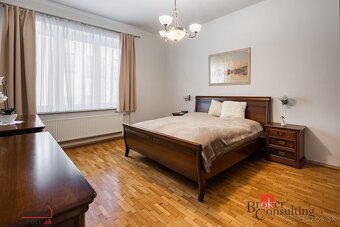 Nová cena Na predaj Rodinný dom - centrum,  2 bytové jednot - 7