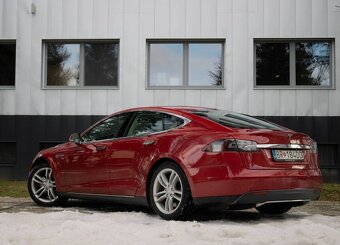 Tesla Model S - 7