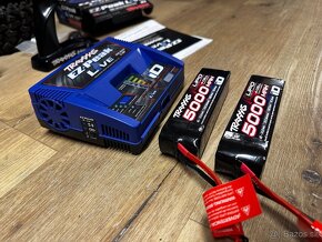 Traxxas X-Maxx 8S 1:5s 2x lipo, nabíječem, LED světly a dopl - 7