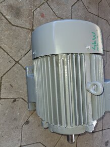 Predám pätkový el.motor 4kW 2900ot - 7