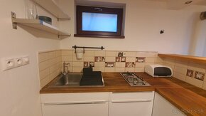 Prenájom ŠTÝLOVÝ, zariadený APARTMÁN s terasou v RD, samosta - 7