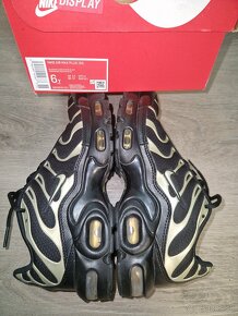 Nike AIR MAX PLUS  Tn black/ gold  vel.38,5 - 7