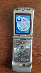 Predám Motorolu Razr V3 Silver... - 7