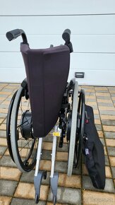 invalidny vozik 44cm +pridávne el, kolesa E Motion - 7