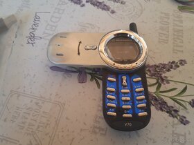 Motorola V70 - 7