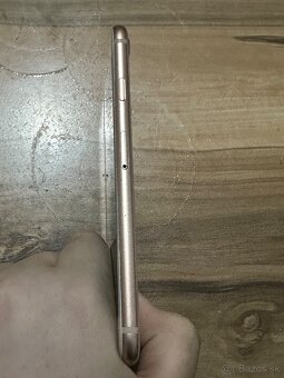 Predám Apple iPhone 8 64GB Gold Známky používania. - 7