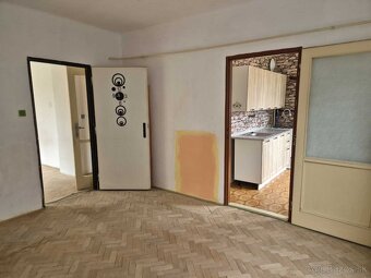 PREDAJ 2 izbový byt, 58 m2, Handlová, 1 Mája - 7