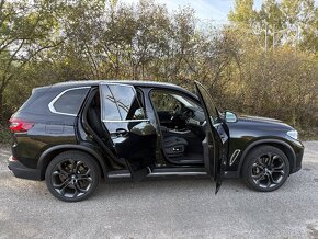 BMW X5 3,0D, r.2023 TOP výbava, 53 250€ bez DPH, 7 miest - 7