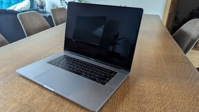 Apple MacBook Pro 15" Touch 2017 "Core i7" - 7