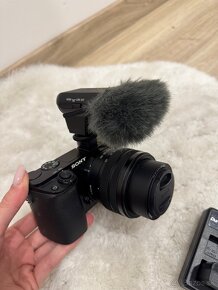 Sony A6000 s objektívom - 7