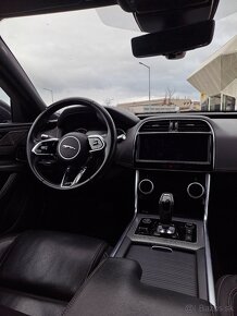 Jaguar XE P250 184kw - 7