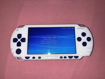 PSP 1000 (FAT) biela s modrymi tlacidlami - 7