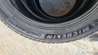 Predám celoročné pneu MICHELIN  235/50 a 255/45 a R19 104 H - 7