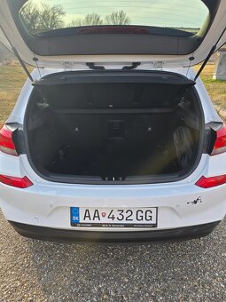 Hyundai i30 1,4 benzín FAMILY - 7