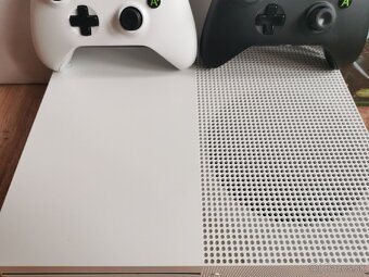 Xbox One S 1TB - 7