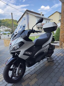 Predám Skuter Aprilia SR max 125 - 7