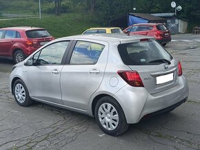 Toyota Yaris hybrid 1,5 54 kW automat, r.v. 2017 5 dverí - 7