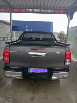 Toyota Hilux 2.4 - 7