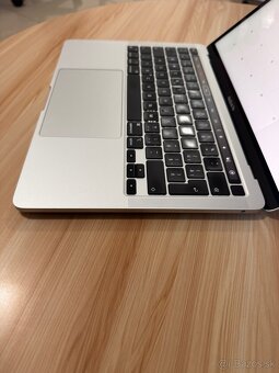 MacBook Pro M1 2020 13-palcový 8GB 256GB SSD - 7