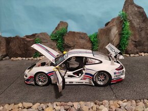 prodám model 1:18 porsche 911 GT3 RSR 997 - 7