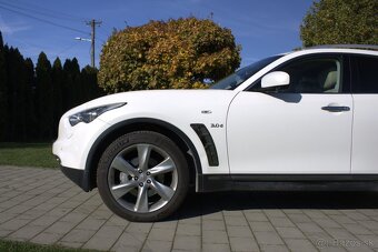 Infiniti QX70 3.0D Premium 175kw AT7 - 7