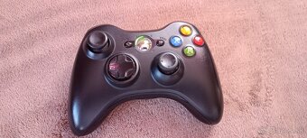 Rozpredám xbox360 slim S - 7