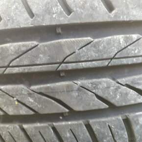 Letné pneu 195/65 R 15 obuté na plechových diskoch 4x100 - 7