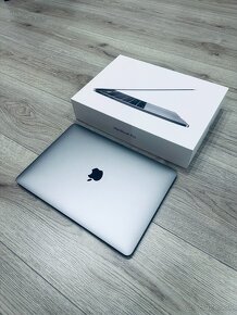 Macbook Pro 13" 2018 TouchBar Space Gray - 7