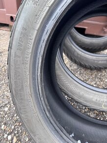 Predám zimné pneumatiky Kumho 235/45 R18 - 7