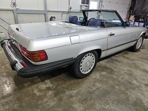 Mercedes Benz 560SL - 7