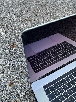 MacBook Pro 15” 2018, 512Gb SSD, i7, 13Cyklů baterie - 7